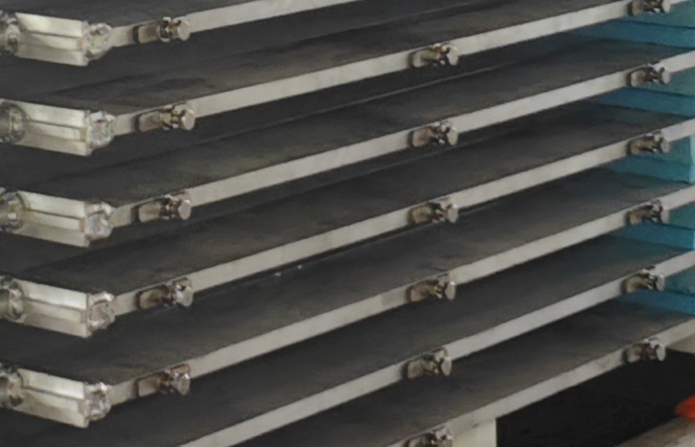 retaining baffles on the aluminum plates